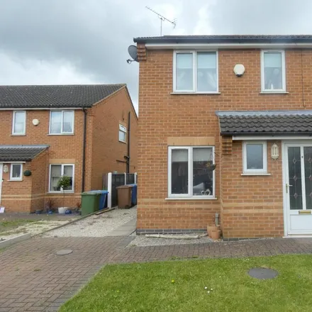Rent this 3 bed duplex on Milford Crescent in Mansfield Woodhouse, NG19 6HY