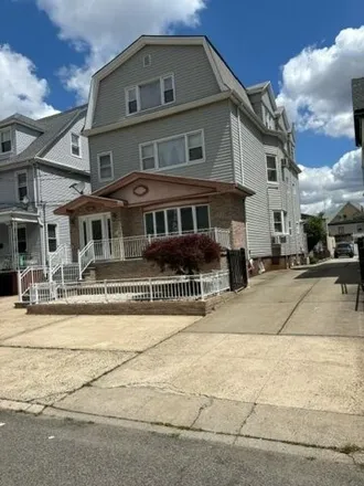 Rent this 2 bed house on 27 East 31st Street in Bayonne, NJ 07002
