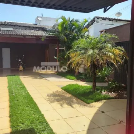 Buy this 3 bed house on unnamed road in Terra Nova Um, Uberlândia - MG