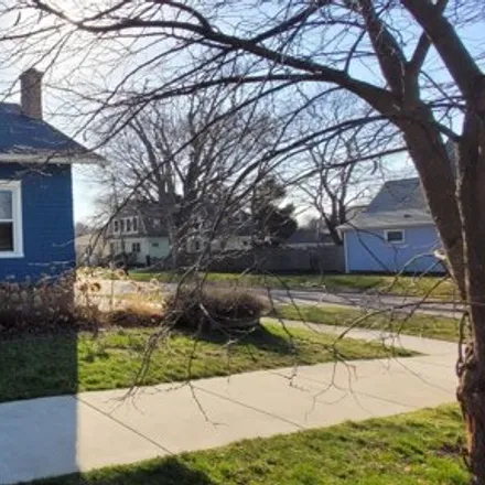 Buy this 2 bed house on 701 Lee Street in South Haven, MI 49090