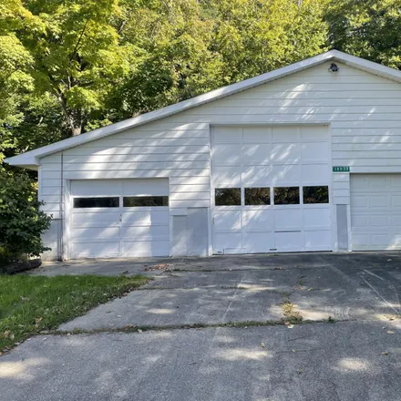 Buy this studio house on 18866 Hillview Boulevard in Chippewa Township, MI 49305