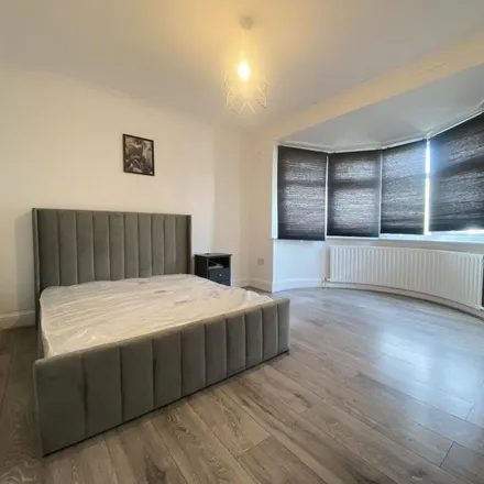 Rent this 3 bed apartment on 133 Fleetwood Road in Dudden Hill, London