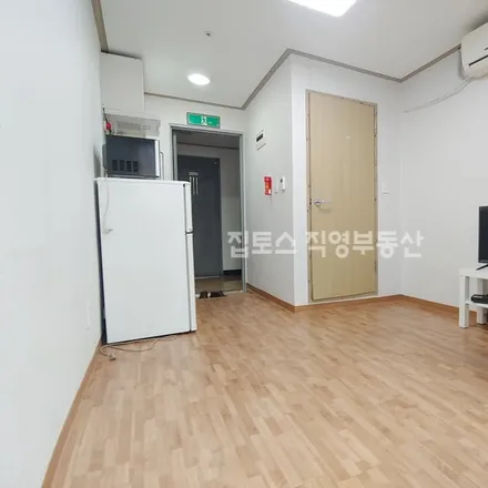 Rent this studio apartment on 서울특별시 은평구 응암동 589-7