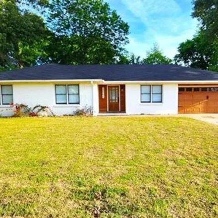 Rent this 3 bed house on 2371 Orvis Street in Shady Grove, Sumter County