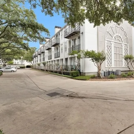 Buy this 2 bed condo on 2189 Bering Drive in Houston, TX 77057