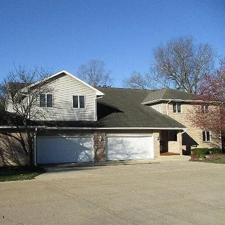 Buy this 2 bed condo on 2504 Reynolds Manor Drive in Ottawa, IL 61350