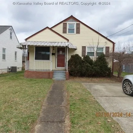 Buy this 2 bed house on 2210 Lincoln Avenue in St. Albans, WV 25177