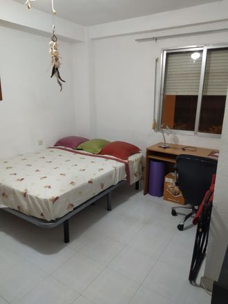 Rent this 3 bed room on Calle Jardín Atalaya in 41900 Camas, Sevilla