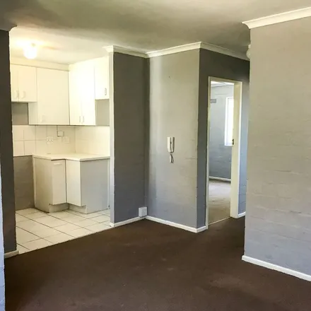 Image 5 - Nicholette Street, Diep River, Western Cape, 7800, South Africa - Apartment for rent