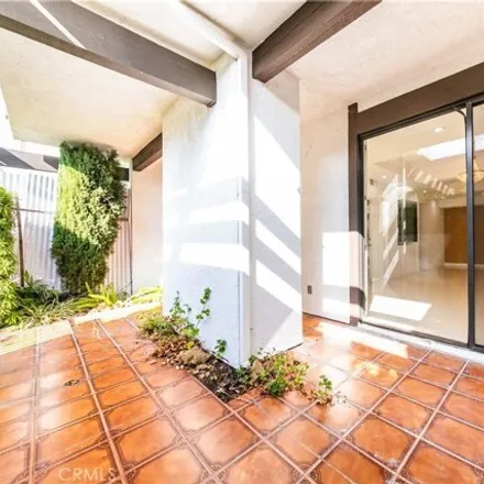 Image 4 - 1572 Michael Lane, Los Angeles, CA 90272, USA - Townhouse for sale