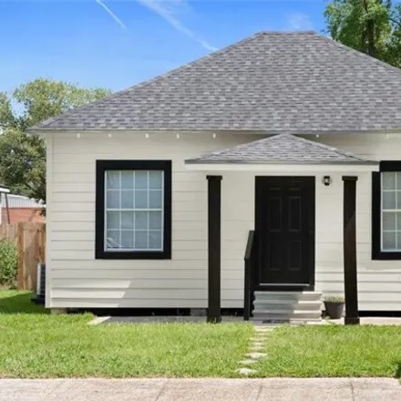 Buy this 2 bed house on 318 Cherry Street in Sulphur, LA 70663