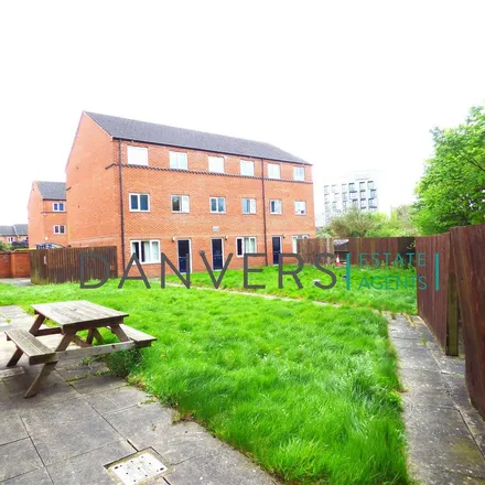 Rent this 6 bed apartment on Sage Road in Leicester, LE2 7ES