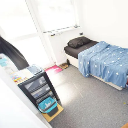 Image 2 - Transilvania, Dyer Road, Southampton, SO15 3EJ, United Kingdom - Apartment for rent