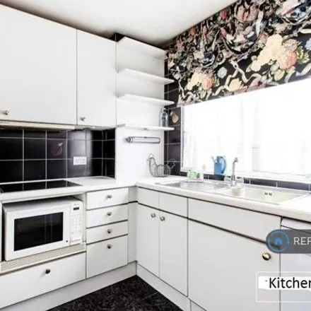 Image 9 - unnamed road, The Hyde, London, NW4 3ST, United Kingdom - Apartment for rent