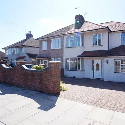 Rent this 5 bed duplex on Lenham Road in Bedonwell Road, London