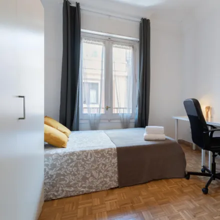 Rent this 5 bed room on Madrid in Calle de Juan Álvarez Mendizábal, 36
