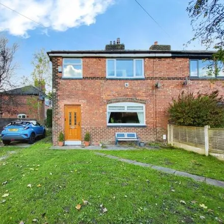 Buy this 3 bed duplex on Brayside Road Bridge in Brayside Road, Manchester
