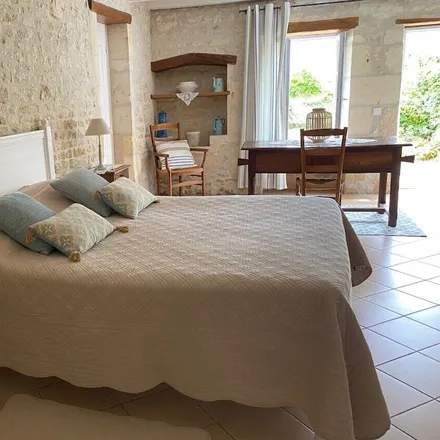 Rent this 3 bed house on 17770 Saint-Hilaire-de-Villefranche