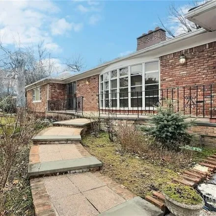 Image 2 - 33-05 Corporal Kennedy Street, New York, NY 11361, USA - House for sale