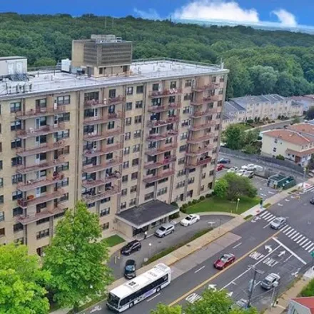 Buy this 1 bed condo on 1000 Clove Road in New York, NY 10301