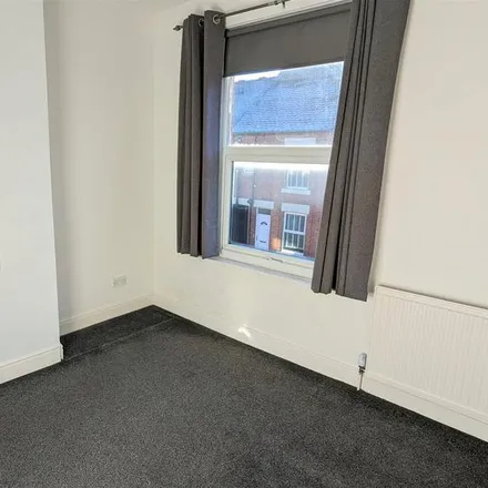Image 6 - Pink Infinity, Grasmere Road, Sheffield, S8 0UL, United Kingdom - House for rent