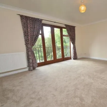 Image 3 - King George V, A40, Flackwell Heath, HP11 1HE, United Kingdom - Room for rent