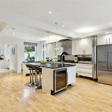 Image 2 - Prince of Wales Drive, London, SW11 4SD, United Kingdom - House for sale