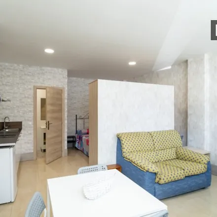 Rent this studio apartment on Carrer de Llanera de Ranes in 24, 46017 Valencia