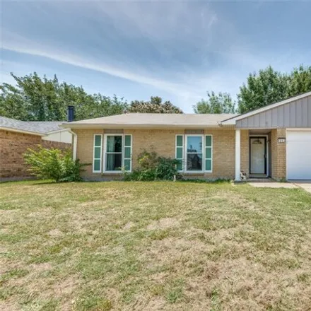 Buy this 3 bed house on 1013 Coffeyville Trl in Grand Prairie, Texas