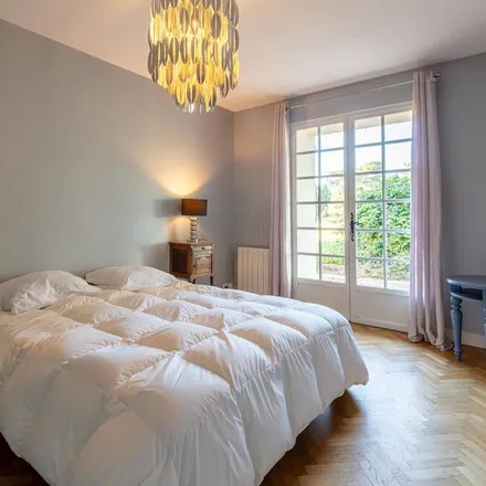 Rent this 3 bed house on Mairie de Martillac in 14 Avenue Charles de Gaulle, 33650 Martillac