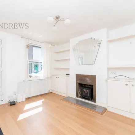 Image 2 - 15 St. Andrew's Road, London, W7 2NX, United Kingdom - House for rent