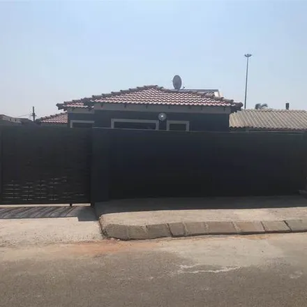 Rent this 2 bed townhouse on Krebe Street in Johannesburg Ward 26, Johannesburg