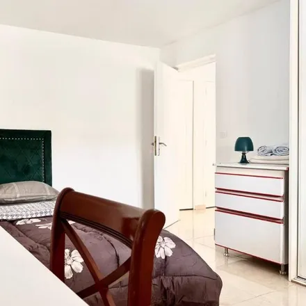 Rent this 3 bed apartment on Bondy in Route de Villemomble, 93140 Bondy