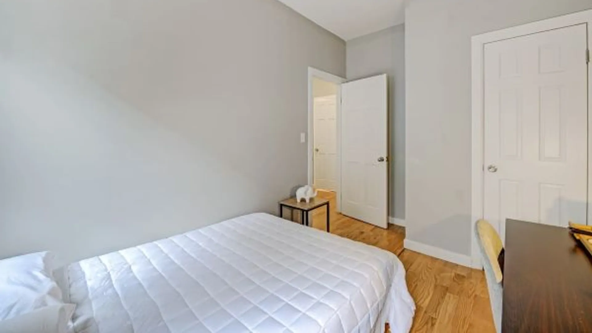 725 East 5th Street, New York, NY 11218, USA | Room for rent
