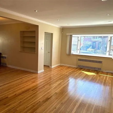 Image 2 - 69-23 226th Street, New York, NY 11364, USA - House for rent