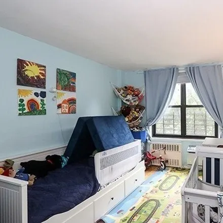 Image 6 - 75-26 Bell Boulevard, New York, NY 11364, USA - Apartment for sale