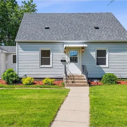 Buy this 4 bed house on 468 West Douglas Street in South Saint Paul, MN 55075