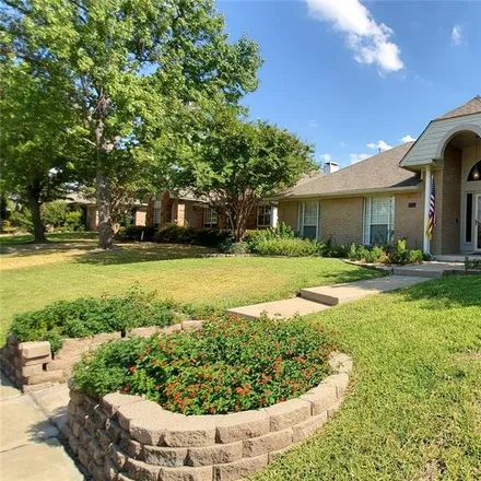 Image 2 - 1306 Red Maple Drive, Carrollton, TX 75007, USA - House for sale