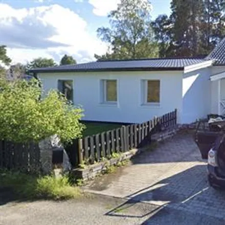 Rent this 4 bed house on Ormstavägen in 186 45 Vallentuna, Sweden