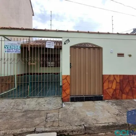 Buy this 3 bed house on Armazem Do Andery in Rua Cesário Alvim, Centro