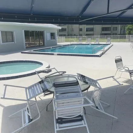 Image 5 - 2721 Village Boulevard, West Palm Beach, FL 33409, USA - Apartment for rent