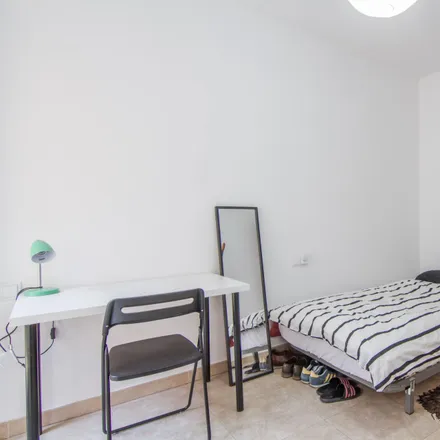 Rent this 2 bed room on Carrer de Roger de Flor in 139, 08013 Barcelona