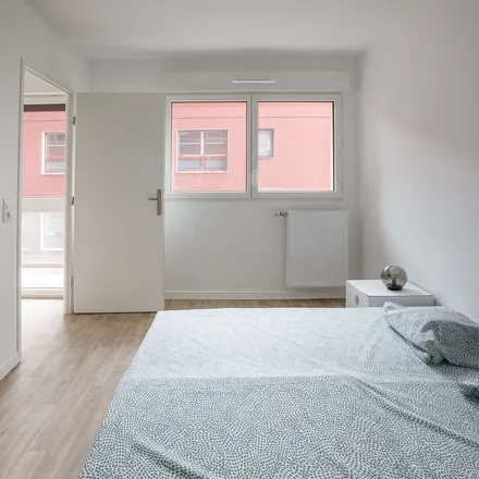 Rent this 4 bed apartment on 155 Avenue de Verdun in 94200 Ivry-sur-Seine, France