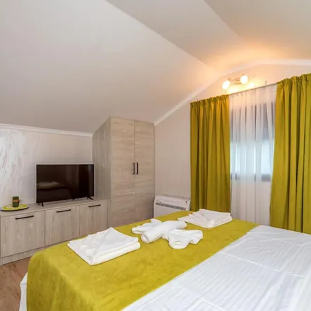 Image 1 - Petrovac na Moru, Budva Municipality, Montenegro - Apartment for rent