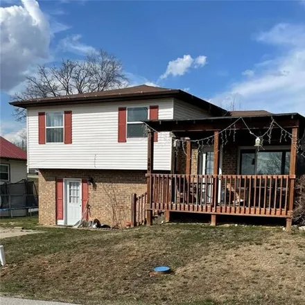 Buy this 3 bed house on 136 Maple Street in Saint Robert, MO 65584