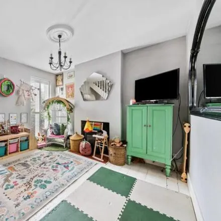 Image 3 - 93 Osterley Park View Road, London, W7 2HG, United Kingdom - House for sale
