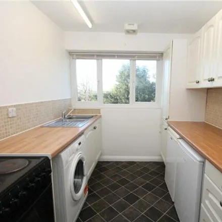Image 3 - Home Farm Close, Tadworth, Surrey, Kt20 - Apartment for sale