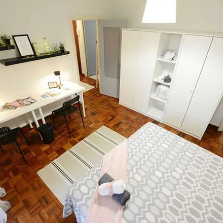 Rent this 4 bed apartment on Calle Pintores Zubiaurre / Zubiaurre margolarien kalea in 2, 48012 Bilbao