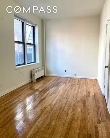 Rent this studio house on 97 Lexington Avenue in New York, NY 10016