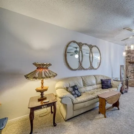 Image 3 - 1195 South Rusk Street, Weatherford, TX 76086, USA - Townhouse for sale